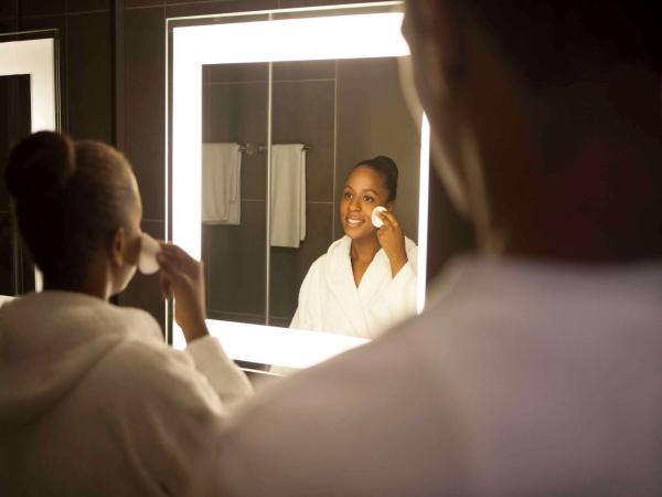 Novotel Château de Versailles : photo 2 de la chambre chambre supérieure avec 1 lit double et 1 canapé-lit