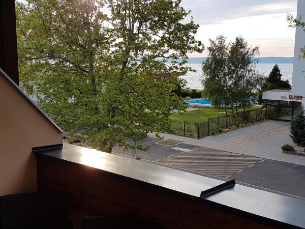 Ádám Apartmanház : photo 9 de la chambre appartement 2 chambres avec terrasse et vue sur le lac