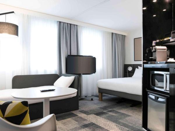 Novotel Suites Paris Expo Porte de Versailles : photo 6 de la chambre suite suprieure lit queen-size avec canap