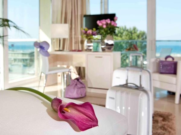 Mercure Hotel Rimini Artis : photo 8 de la chambre chambre privilège avec 1 lit double et 1 lit simple - front de mer