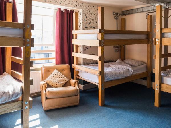 The Full Moon Backpackers : photo 1 de la chambre bunk bed in male dormitory room sleeps 10