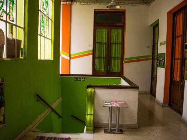 06 Central Hostel Buenos Aires : photo 7 de la chambre chambre double avec salle de bains commune