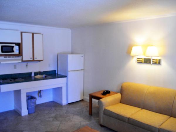 Cerca Del Mar Motel : photo 2 de la chambre suite avec kitchenette