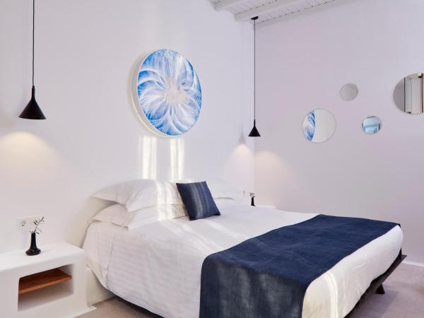 Absolute Mykonos Suites & More : photo 2 de la chambre suite junior unique - vue cour