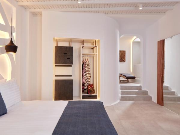 Absolute Mykonos Suites & More : photo 10 de la chambre suite absolue jacuzzi vue mer