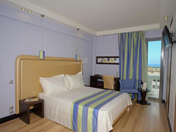 Olympic Palladium : photo 2 de la chambre chambre double ou lits jumeaux - vue latérale sur mer