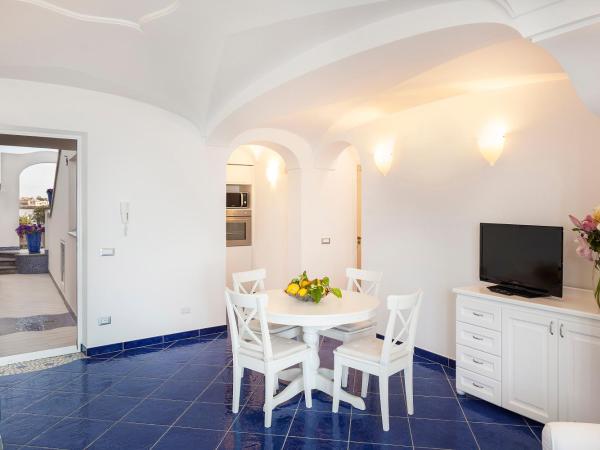 Ischia Blu Resort : photo 9 de la chambre appartement 3 chambres de luxe avec vue sur mer