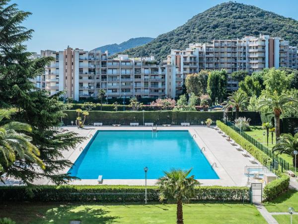 Cannes Marina Appart Hotel Mandelieu : photo 2 de la chambre studio familial - vue sur piscine