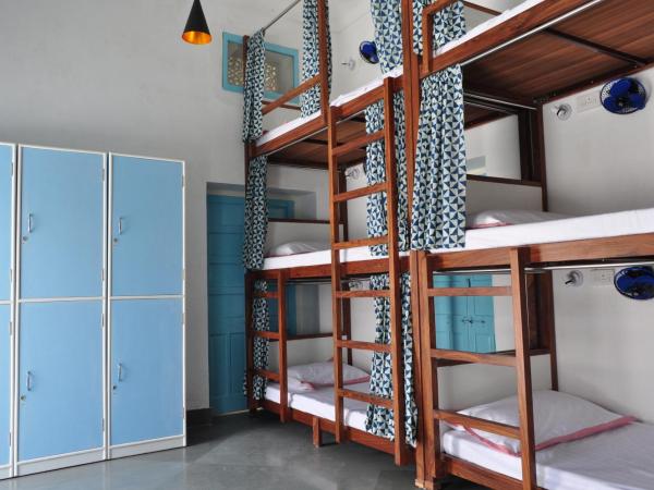 Jaipur Jantar Hostel : photo 6 de la chambre dortoir climatisé rang 6 lits