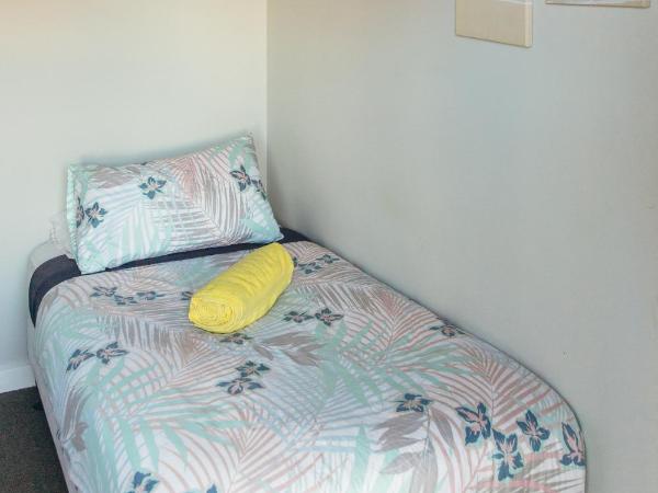 Finlay Jack's Backpackers : photo 2 de la chambre chambre lits jumeaux avec salle de bains commune