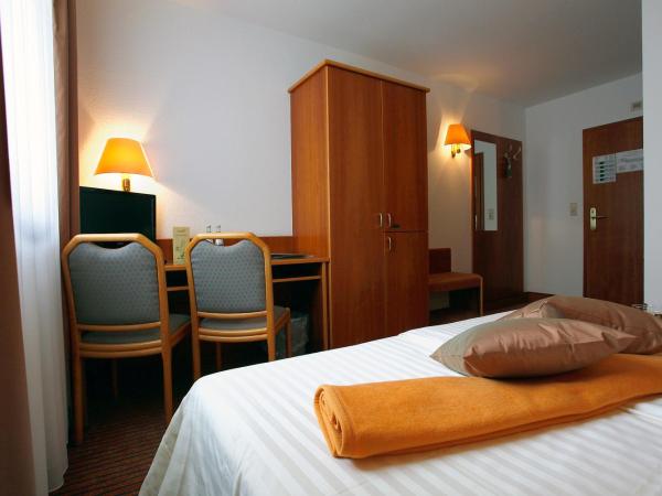 Kleefelder Hof : photo 4 de la chambre chambre triple avec salle de bains privative
