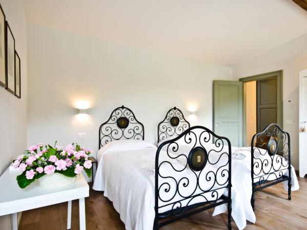 Relais Villa Ambrosetti : photo 4 de la chambre chambre double avec salle de bains privative