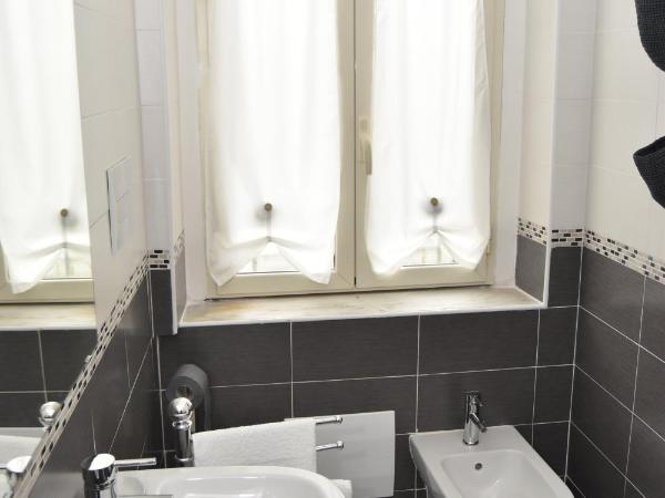 sophie : photo 1 de la chambre chambre double avec salle de bains privative