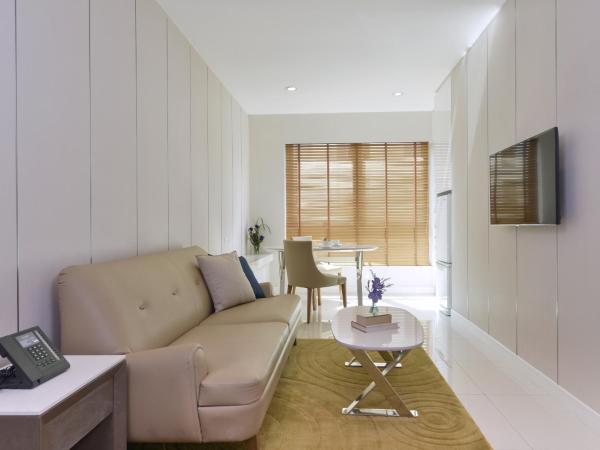 Grande Centre Point Ploenchit : photo 5 de la chambre suite junior avec balcon