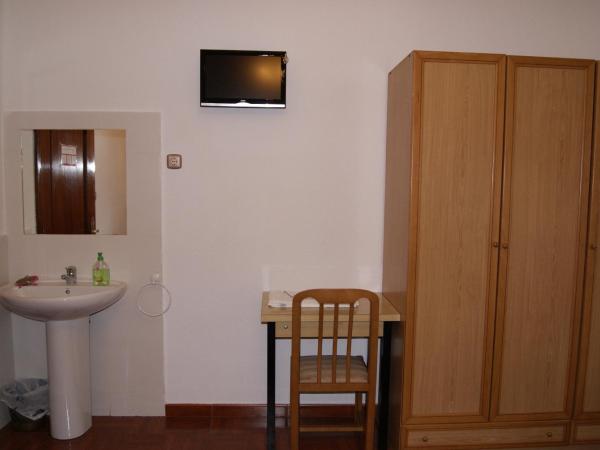 Pension Vista Alegre : photo 6 de la chambre chambre double ou lits jumeaux avec salle de bains commune