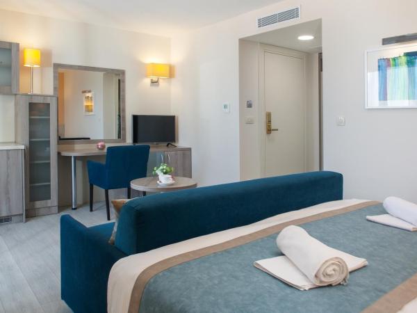 Guesthouse Aroma : photo 3 de la chambre chambre double deluxe - vue latérale sur mer