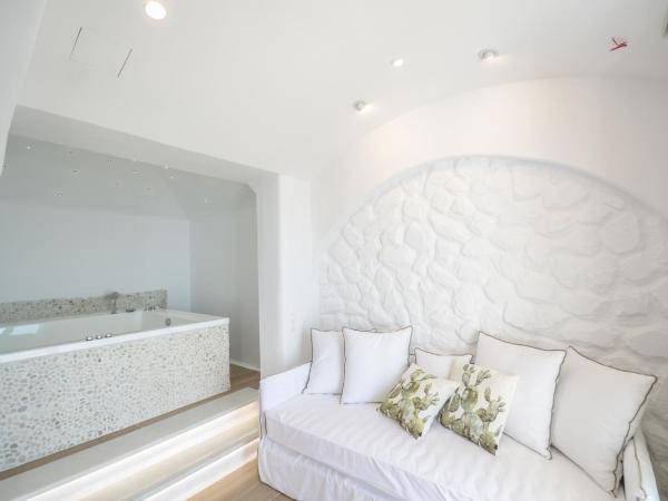 Cyano Suites : photo 3 de la chambre suite premium avec bain à remous intérieur - vue sur mer