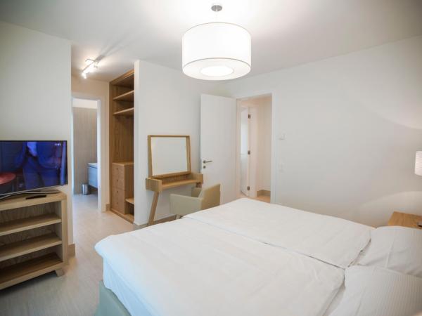 Delta Resort Apartments : photo 4 de la chambre appartement avec accès au spa - vue sur jardin