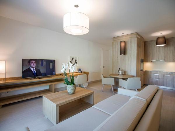 Delta Resort Apartments : photo 7 de la chambre appartement 1 chambre avec accès au spa