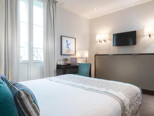 Montfleuri : photo 3 de la chambre chambre double de luxe avec 1 lit d'appoint