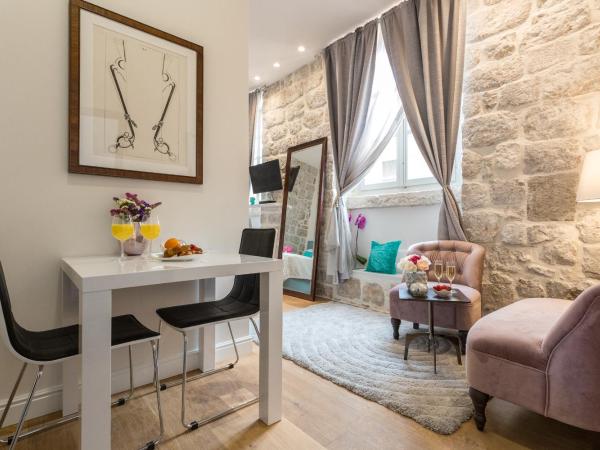 Apartment and Rooms Stay : photo 2 de la chambre chambre double deluxe