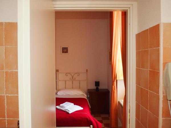 Villa Maria Pia : photo 7 de la chambre chambre triple standard