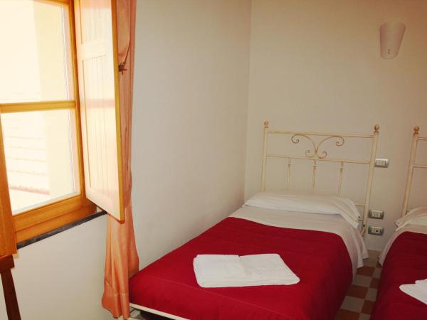 Villa Maria Pia : photo 6 de la chambre chambre lits jumeaux standard