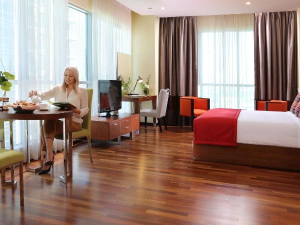 Ramada by Wyndham Downtown Dubai : photo 6 de la chambre studio lit king-size premium - vue sur burj khalifa/fontaine - non-fumeurs - transfert gratuit vers kite beach, dubai mall et station de métro