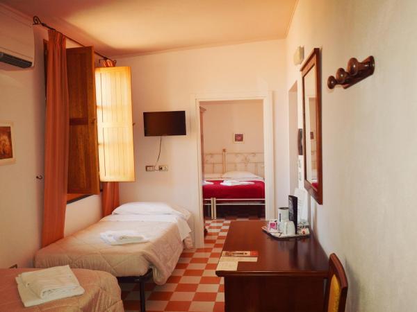 Villa Maria Pia : photo 2 de la chambre chambre quadruple standard
