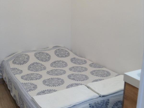 Hôtel Richard : photo 1 de la chambre chambre double avec salle de bains commune
