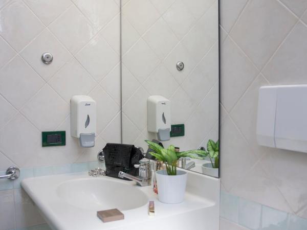 SI Rimini Hotel : photo 3 de la chambre chambre triple - vue sur mer