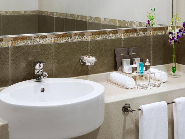 TIME Oak Hotel & Suites : photo 4 de la chambre chambre lit king-size deluxe