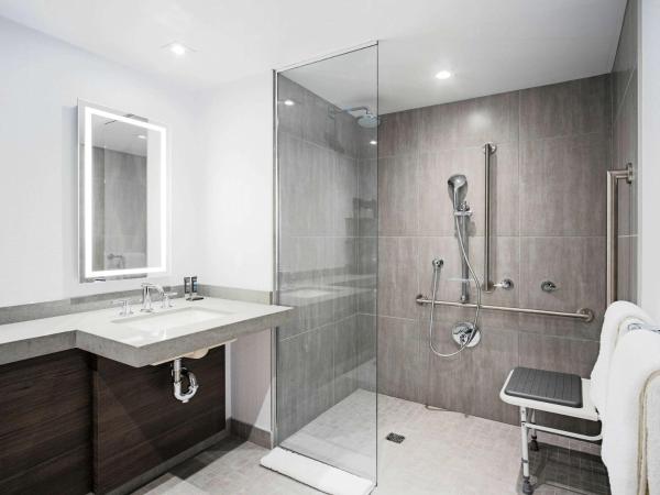 Novotel Montreal Center : photo 7 de la chambre chambre lit king-size supérieure