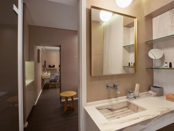 Consolato Boutique : photo 7 de la chambre suite principale avec balcon - vue sur vieille ville