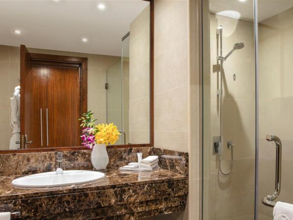 Jumeira Rotana - Dubai : photo 6 de la chambre chambre lit king-size