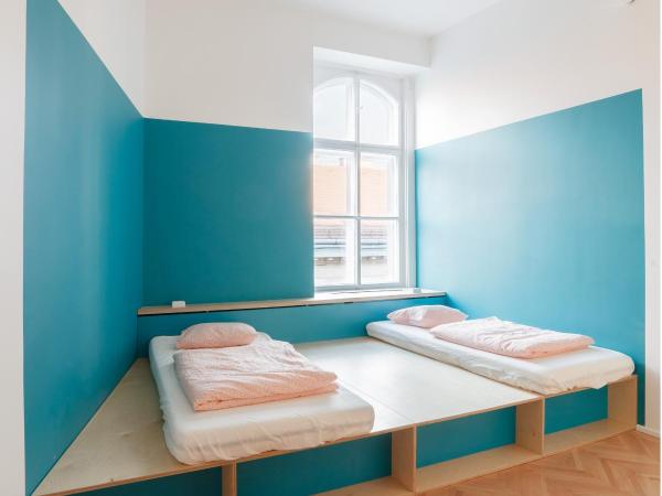 Flow Spaces : photo 2 de la chambre chambre triple avec salle de bains privative