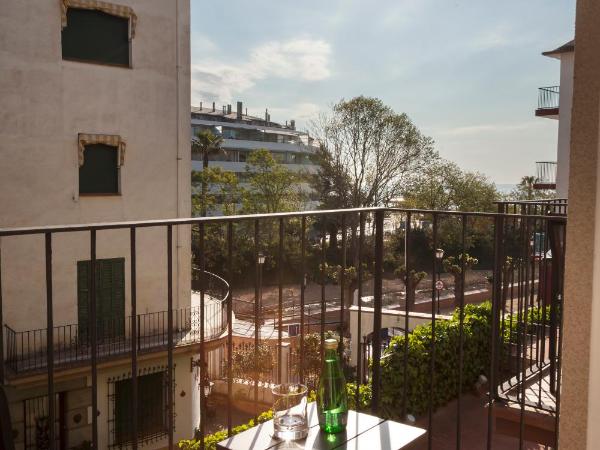 Hotel Delfín : photo 4 de la chambre chambre double ou lits jumeaux avec balcon
