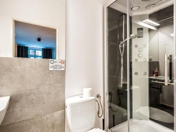 Flamingo Premium Hostel : photo 4 de la chambre chambre lits jumeaux confort avec salle de bains privative