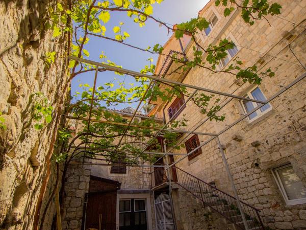 Hostel Omiš : photo 1 de la chambre lit dans dortoir de 8 lits 