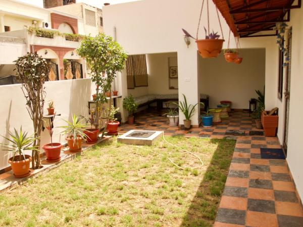 Pathik Niwas : photo 6 de la chambre chambre double - vue sur jardin