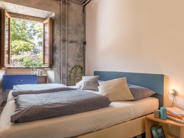 Un posto a Milano - guesthouse all'interno di una cascina del 700 : photo 3 de la chambre chambre double ou lits jumeaux avec salle de bains privative externe