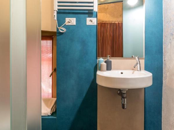 Un posto a Milano - guesthouse all'interno di una cascina del 700 : photo 4 de la chambre chambre double ou lits jumeaux avec salle de bains privative externe