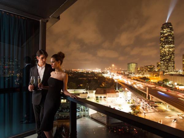 Hotel Derek Houston Galleria : photo 3 de la chambre suite lit king-size standard avec balcon