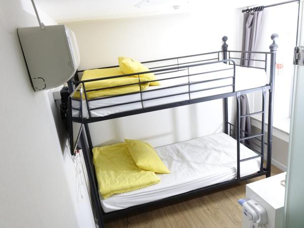K Stay Guesthouse Myeongdong first : photo 5 de la chambre chambre lits jumeaux