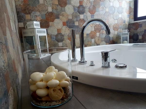 Etna Suite Group : photo 8 de la chambre suite deluxe avec baignoire spa