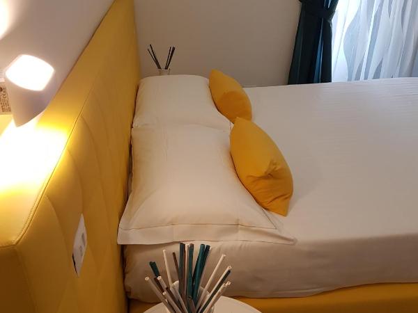 Etna Suite Group : photo 3 de la chambre chambre triple avec balcon