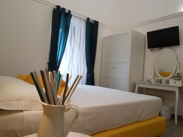 Etna Suite Group : photo 2 de la chambre chambre triple avec balcon