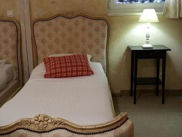 Chambres touristiques La Cour Des Hôtes : photo 7 de la chambre chambre quadruple classique