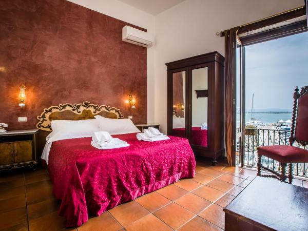 Palazzo Giunta - Porta Marina Ortigia : photo 4 de la chambre chambre double avec balcon - vue sur mer
