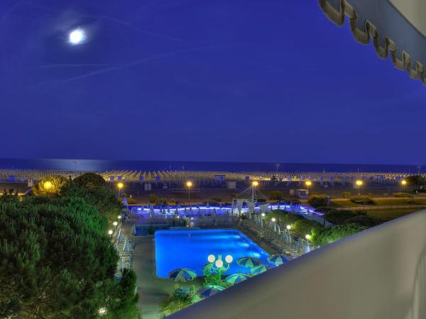 Hotel Corallo : photo 1 de la chambre chambre double ou lits jumeaux supérieure - vue sur mer